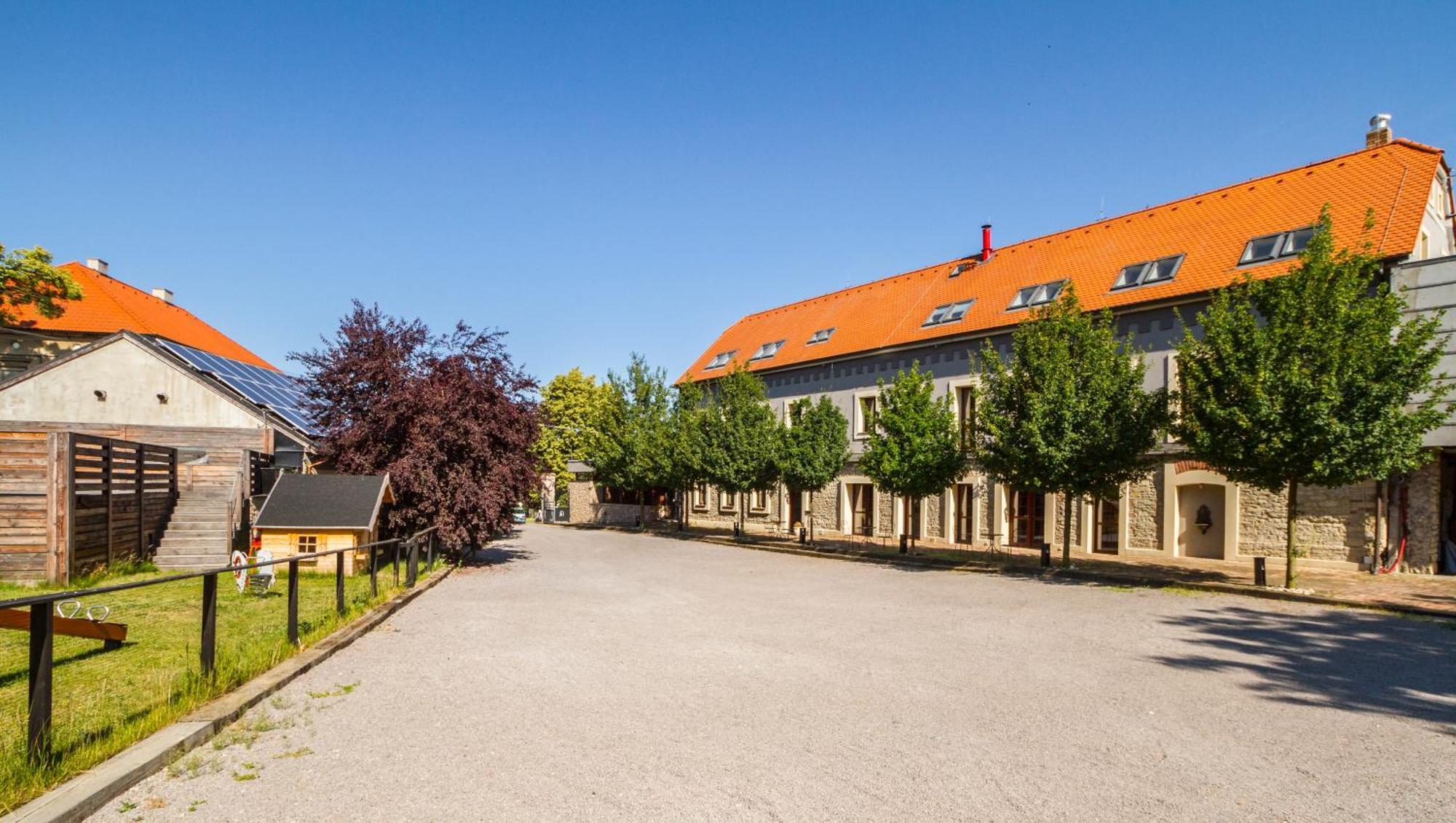 Chateau Nightingales Hostoun Zewnętrze zdjęcie